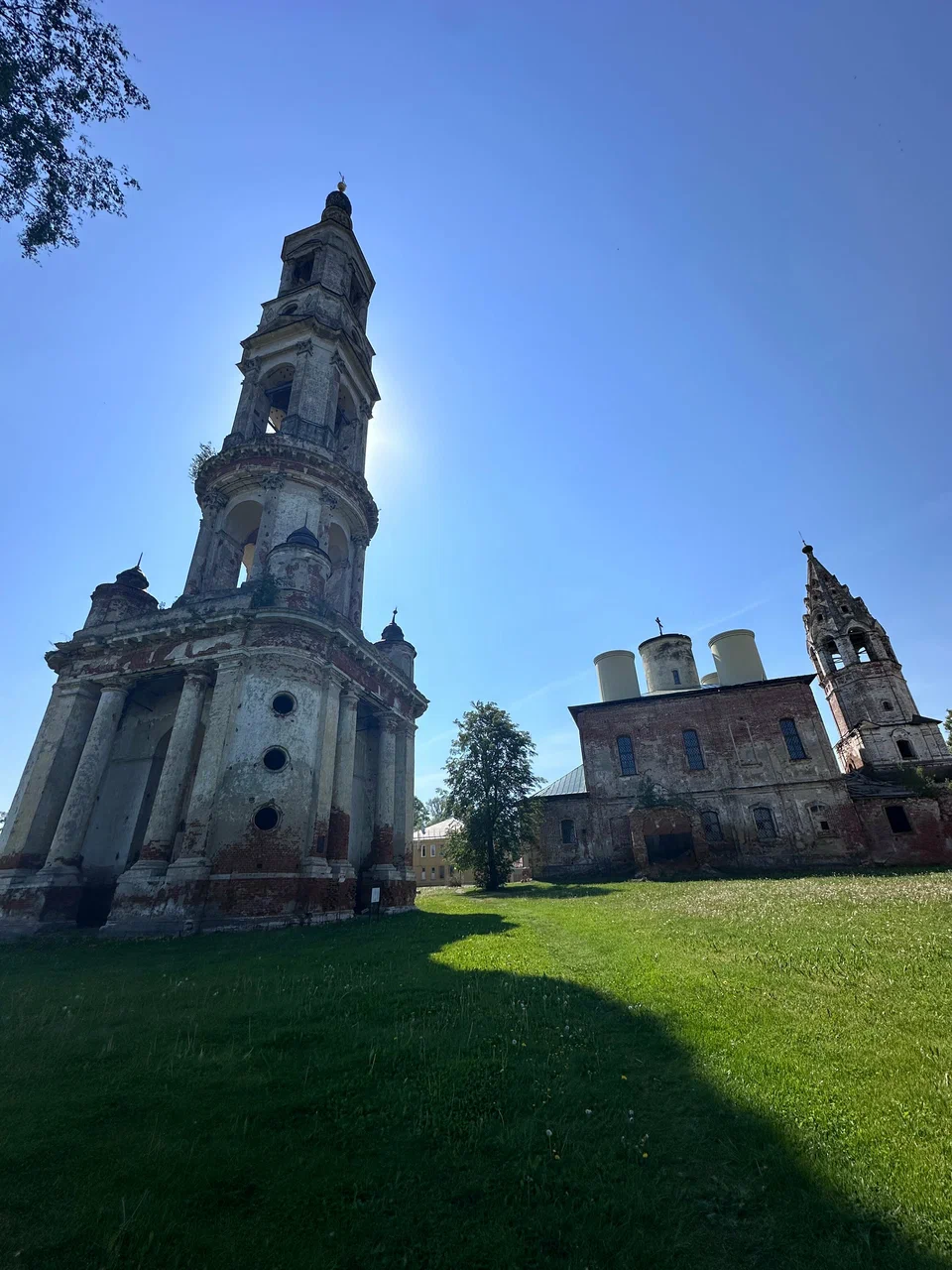 Колокольня Никитской церкви в Поречье-Рыбном 0