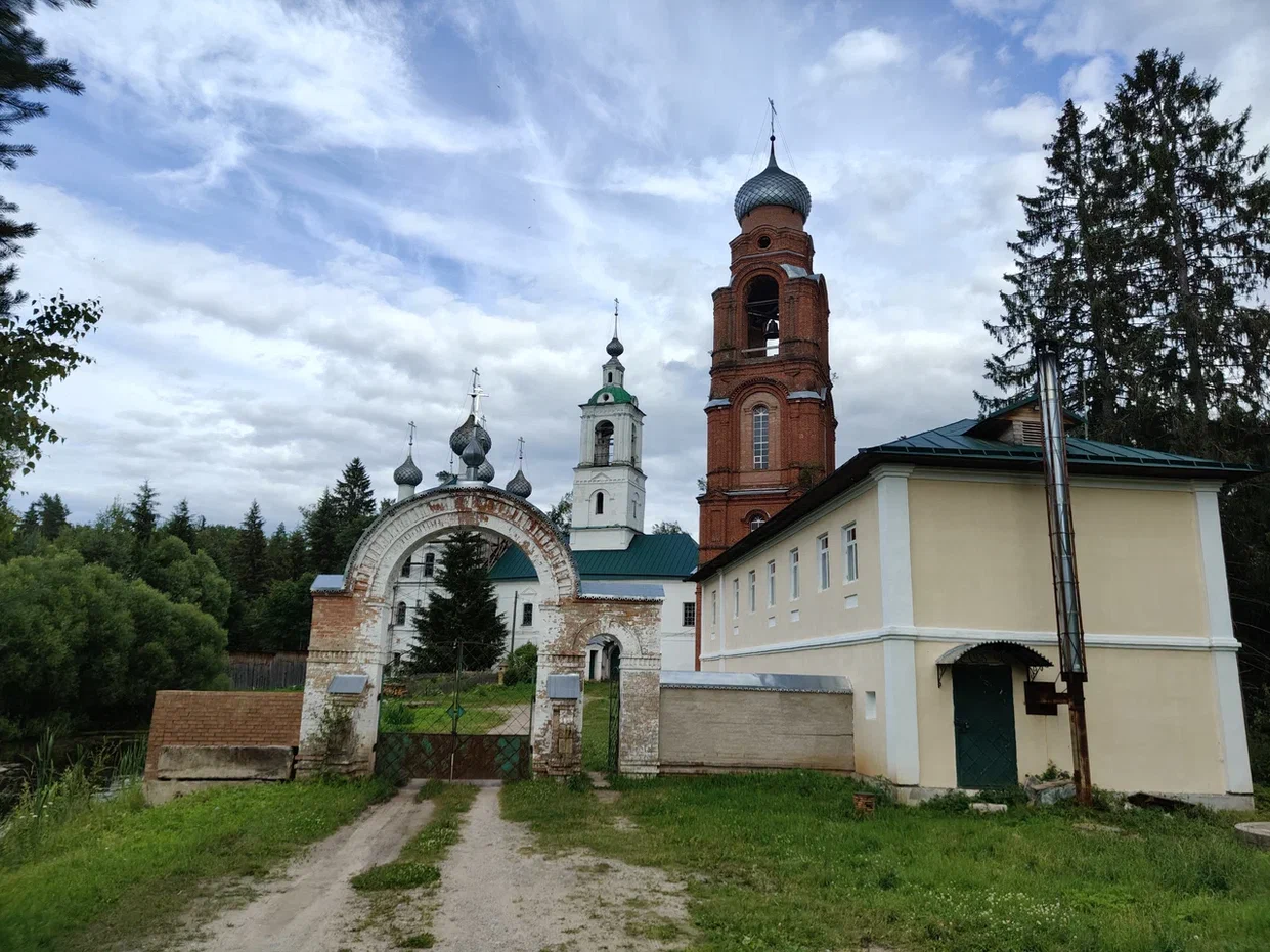 Церковь Михаила Архангела "в бору" 1
