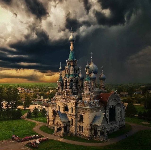 Село Кукобой: Резиденция Баби Яги